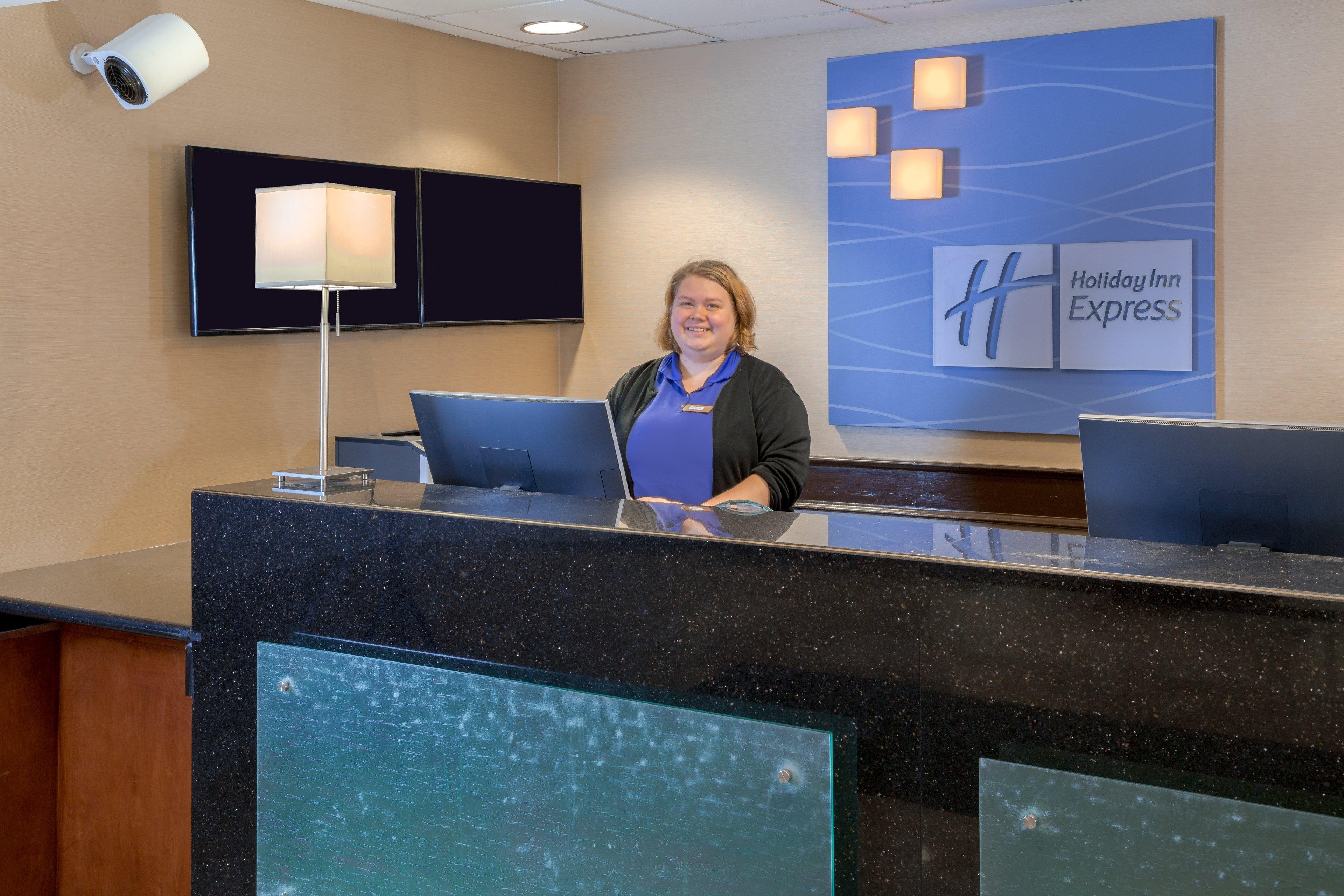 Holiday Inn Express Hotel & Suites Canton By Ihg Exterior foto
