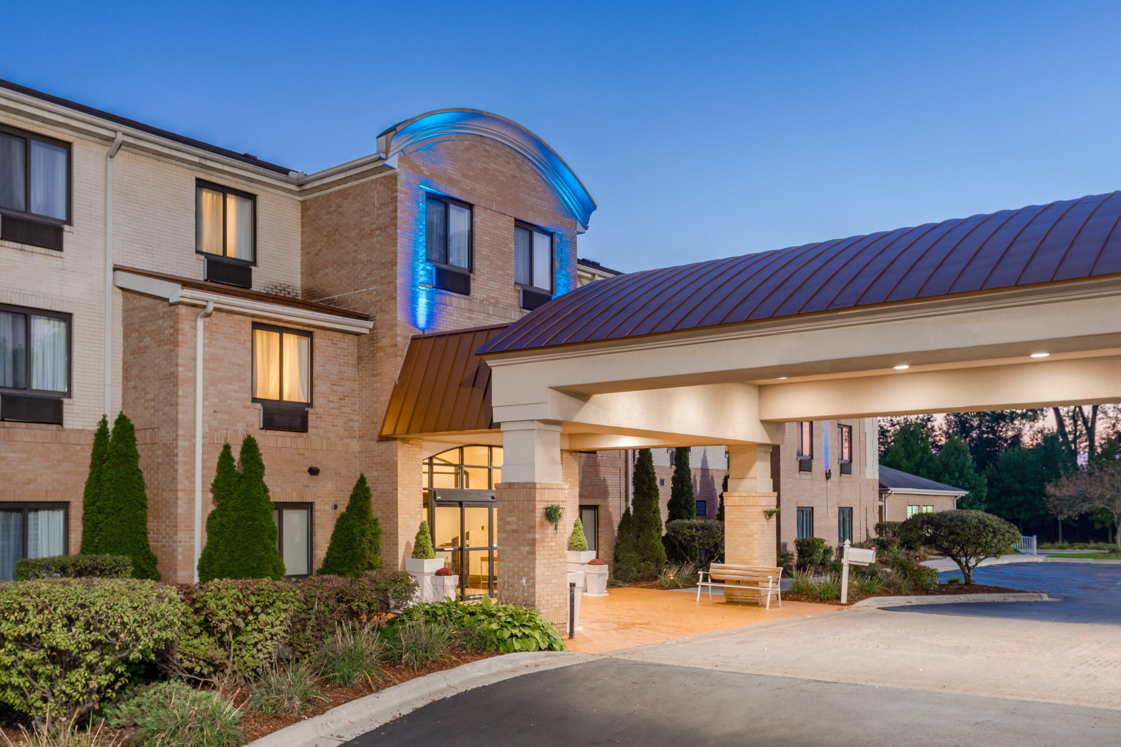 Holiday Inn Express Hotel & Suites Canton By Ihg Exterior foto