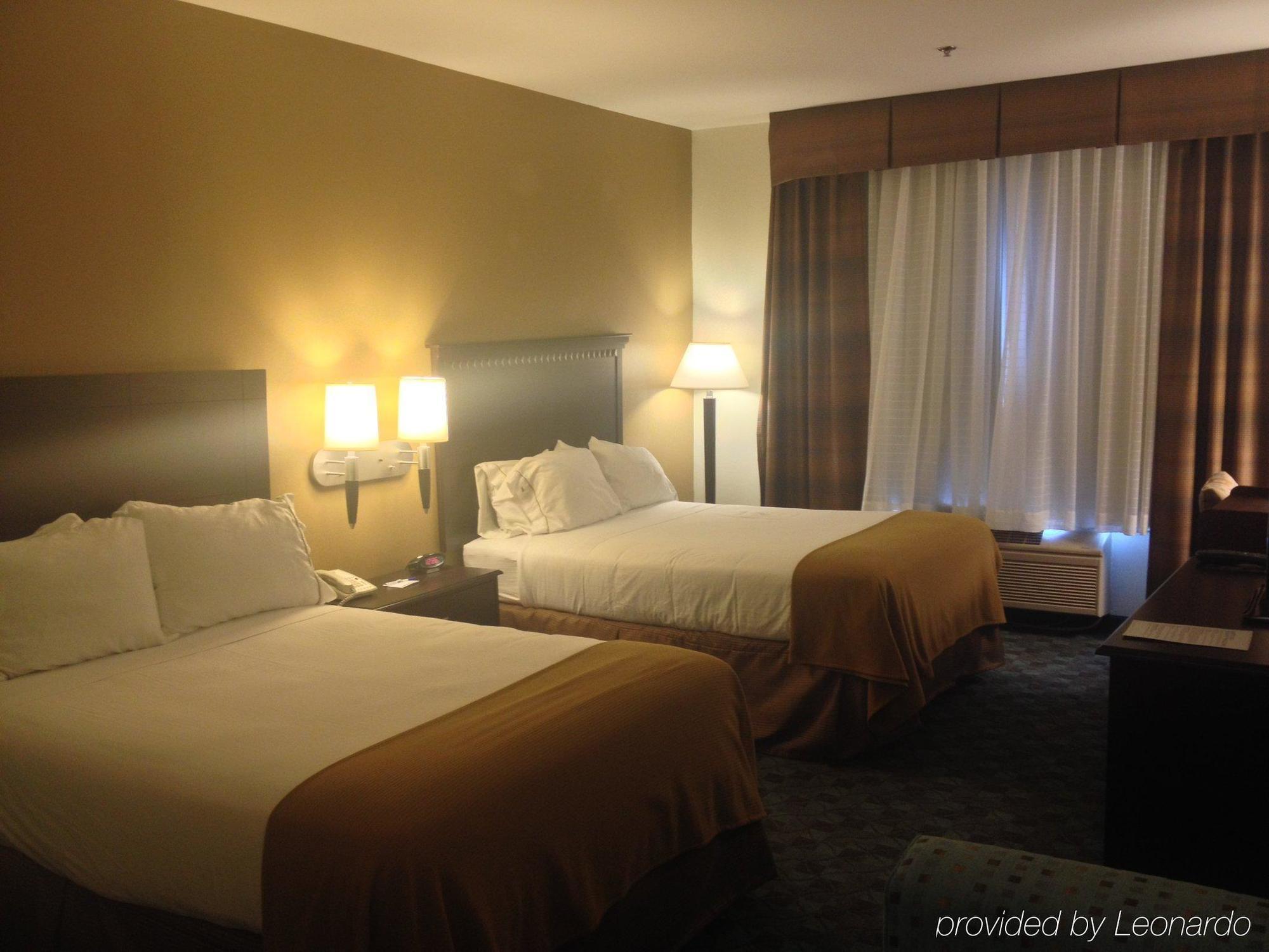 Holiday Inn Express Hotel & Suites Canton By Ihg Exterior foto