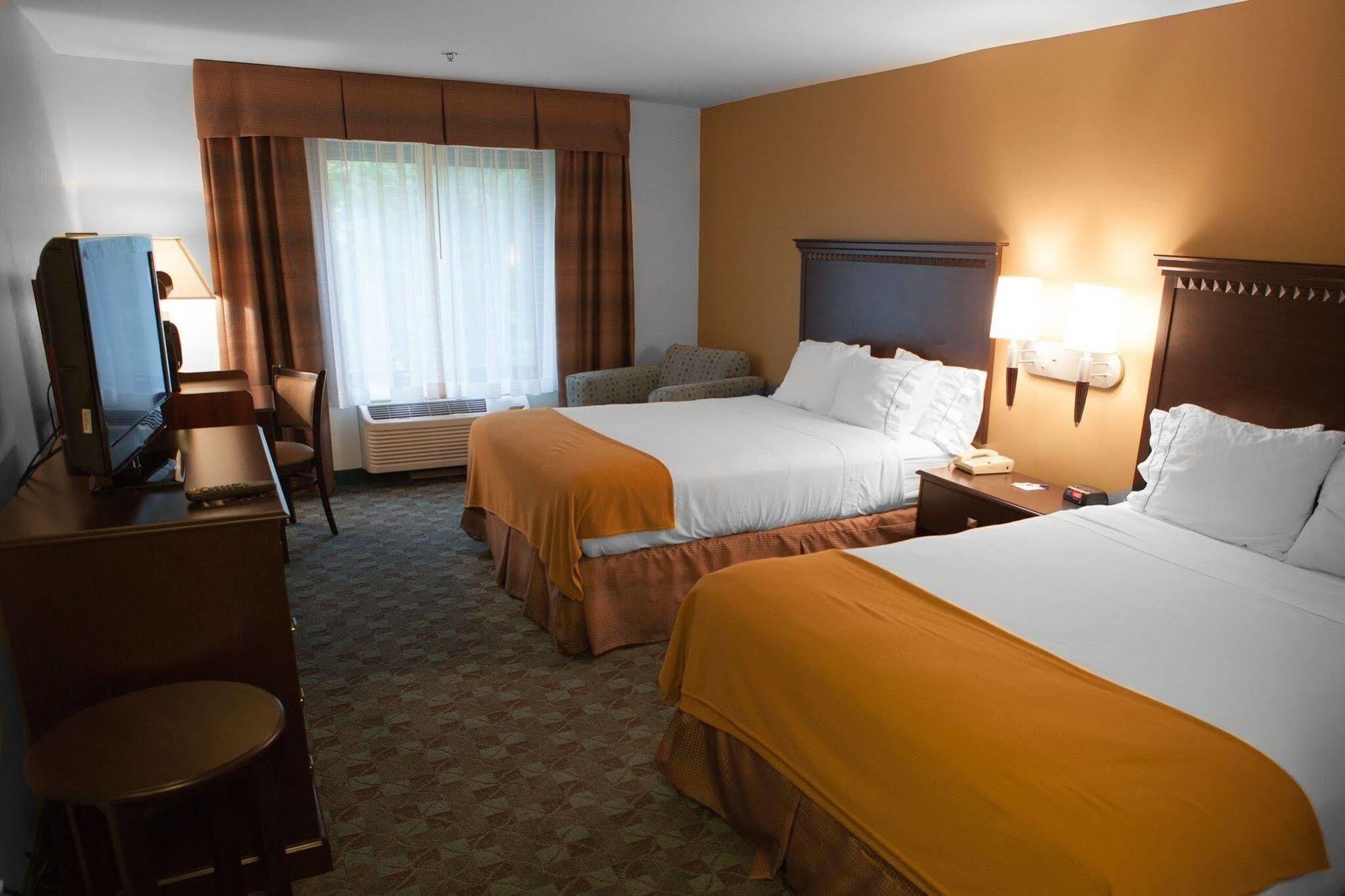 Holiday Inn Express Hotel & Suites Canton By Ihg Exterior foto