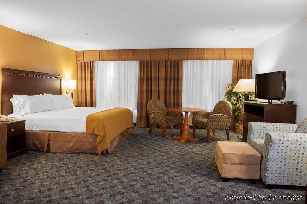 Holiday Inn Express Hotel & Suites Canton By Ihg Exterior foto